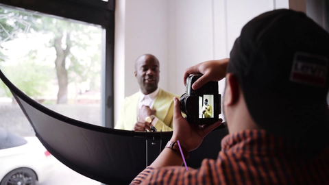 neewer curved reflector for portraits in studio