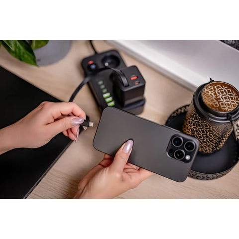 Newell GaN 65W USB-C Charger with Built-in Cable & LCD – 3-Port (EU)