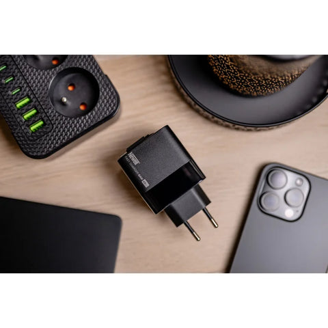 Newell GaN 65W USB-C Charger with Built-in Cable & LCD – 3-Port (EU)