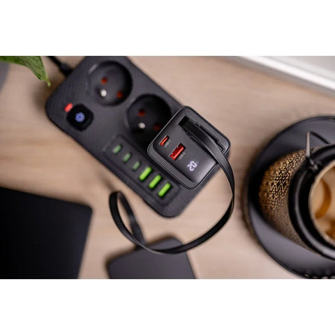 Newell GaN 65W USB-C Charger with Built-in Cable & LCD – 3-Port (EU)
