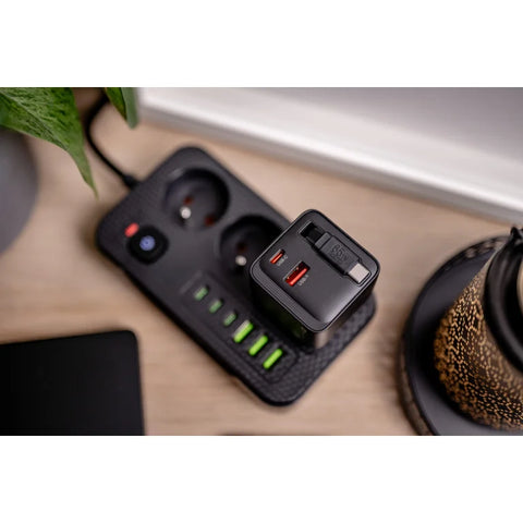 Newell GaN 65W USB-C Charger with Built-in Cable & LCD – 3-Port (EU)