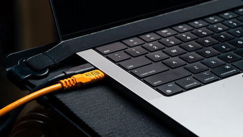 Tether Tools TetherPro Optima 10G 31′ (9.4m) USB-C to USB-C Straight to Right Angle Cable